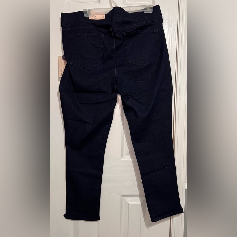 NYDJ NEW Size 14 Women’s Dark wash “Rinse” Pull On Skinny jeans with Ankle Slit - Picture 2 of 12